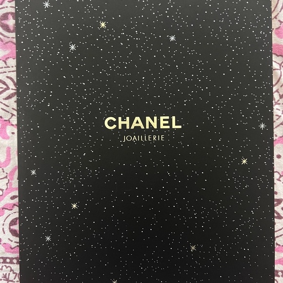 Chanel Joaillerie Black and Gold Starry Booklet - Picture 1 of 4
